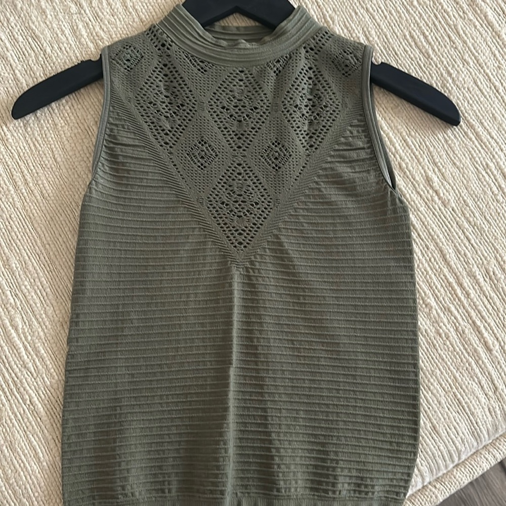 Crop top army green shirt
